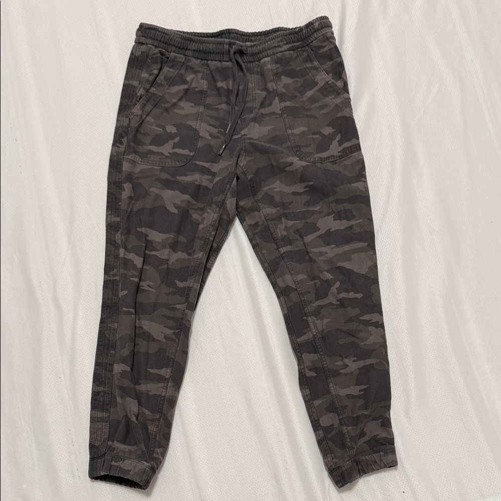 Women’s Camouflage Jogger Pants
